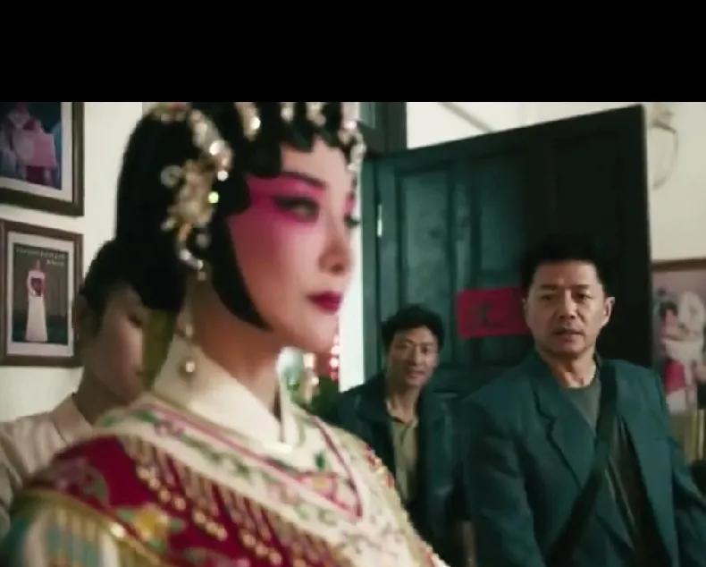 3.《扫毒风暴》。沈萍是戏剧名角，因为吸毒成瘾，又不敢公开去戒毒所戒毒，自己又戒