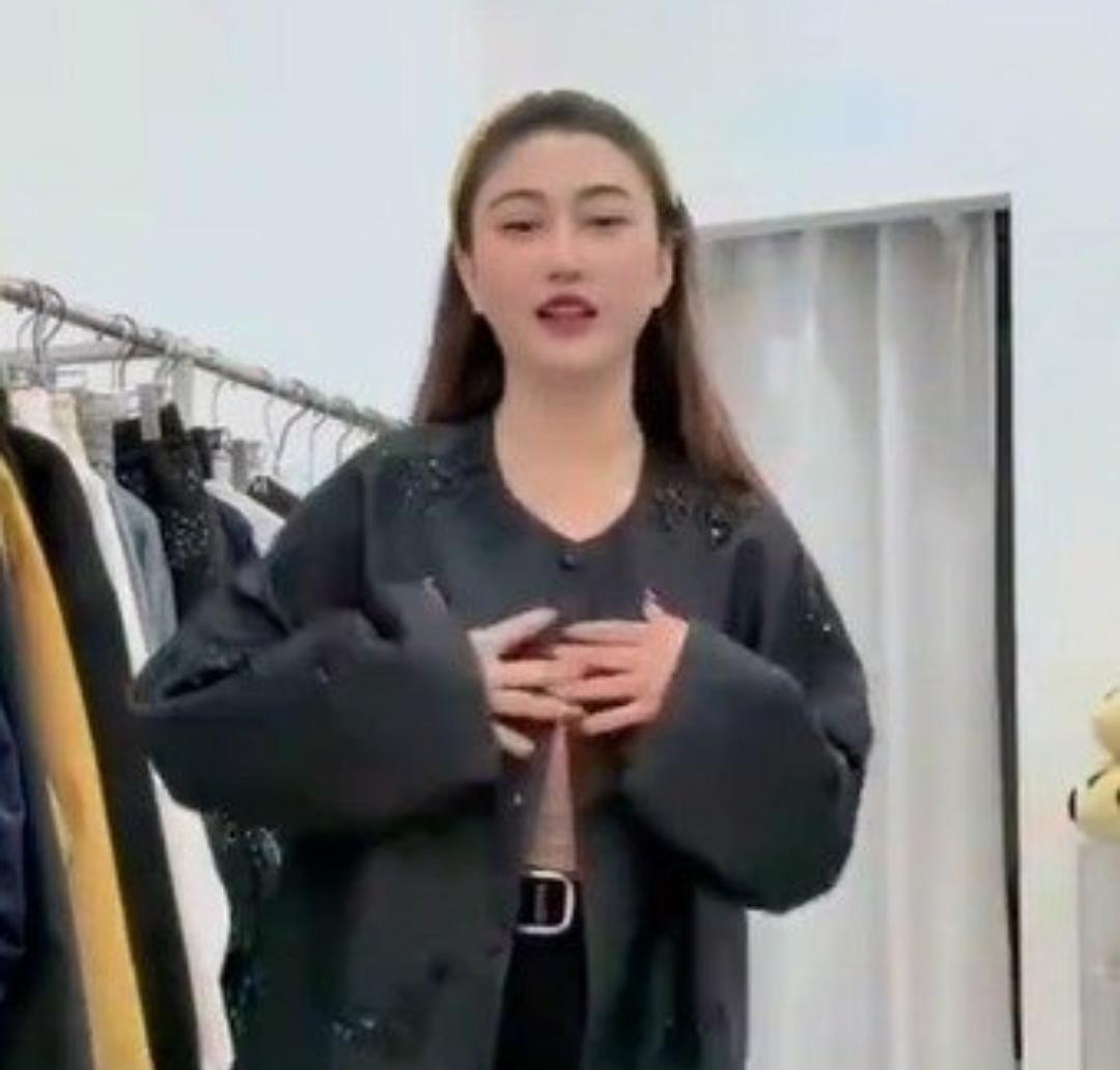 网红王炸姐直播突发疾病离世上一秒还在笑着带货，下一秒痛喊快打120！39岁