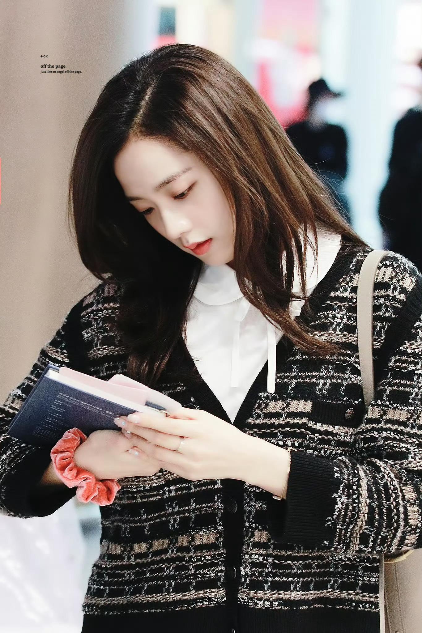 19年的ICN出境图金智秀美的很轻松金智秀