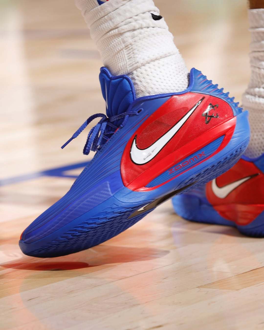 坎宁安上脚的NikeG.T.Cut3TurboPE.