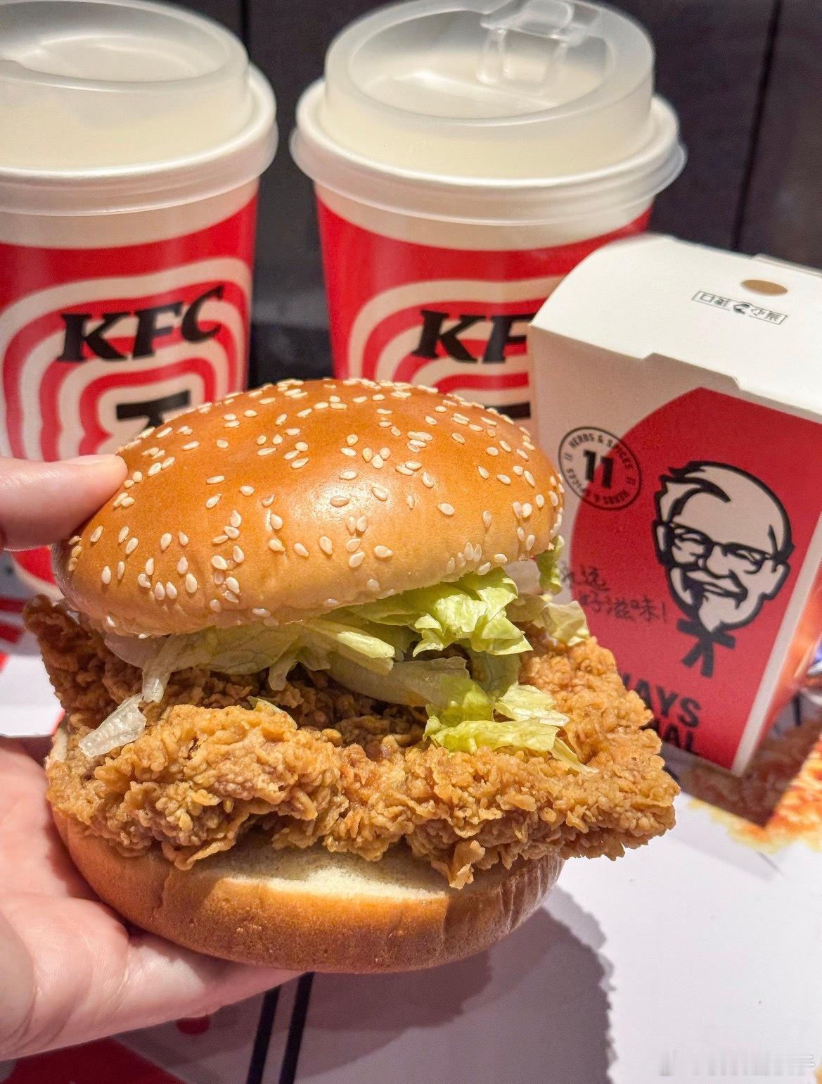 时代少年团的节日桶你有了吗被时代少年团新发的TVC手里的炸鸡🍗香到了了！他们捧