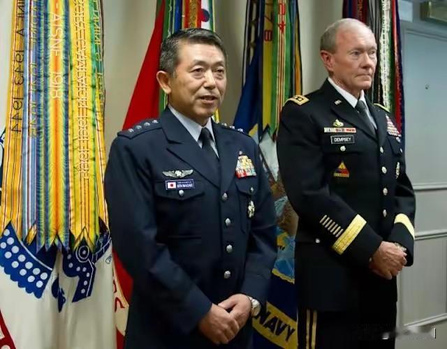 岩崎茂这事儿可真够讽刺的，这位日本前自卫队最高指挥官，一边在台海问题上对中国指手