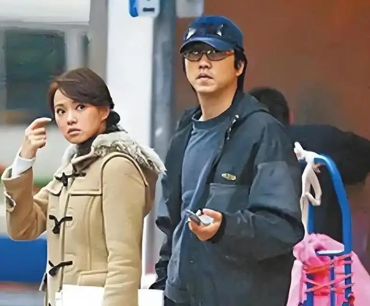 2008年，张宇提醒好朋友庾澄庆：“你老婆伊能静，最近有点诡异，你可要当心。”庾