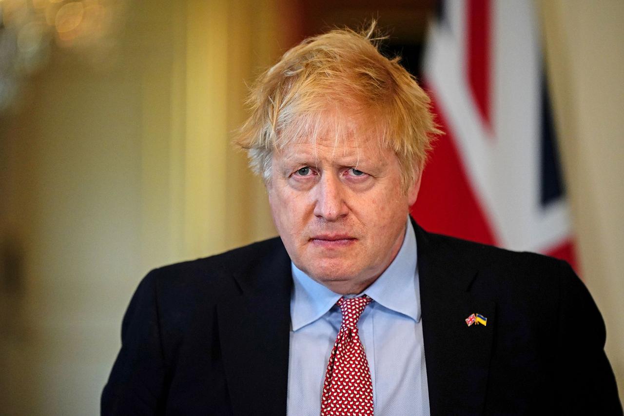英国前首相约翰逊吓了一大跳，据称俄罗斯无人机袭击了一台距离波兰仅2公里的机车，而