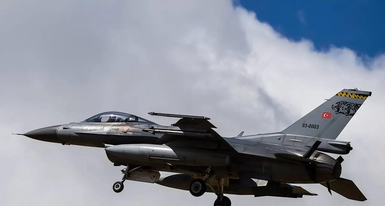 不宣而战！美国F-16跨境突袭，结果惨遭中国导弹‘教做人！冲突爆发当天凌晨4时