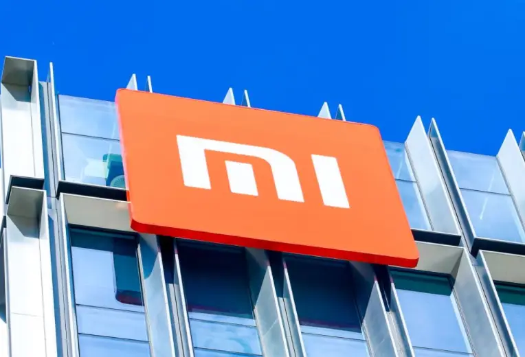 小米SU7藏黑科技！ALD镀膜让辅助驾驶“看清”逆光与远光