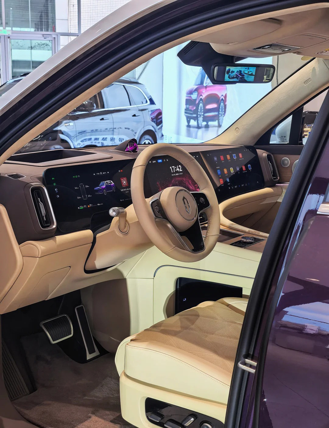 从尊四座到享六座，问界M9如何用细节征服全场景需求最近，有朋友问我，有没有一款车