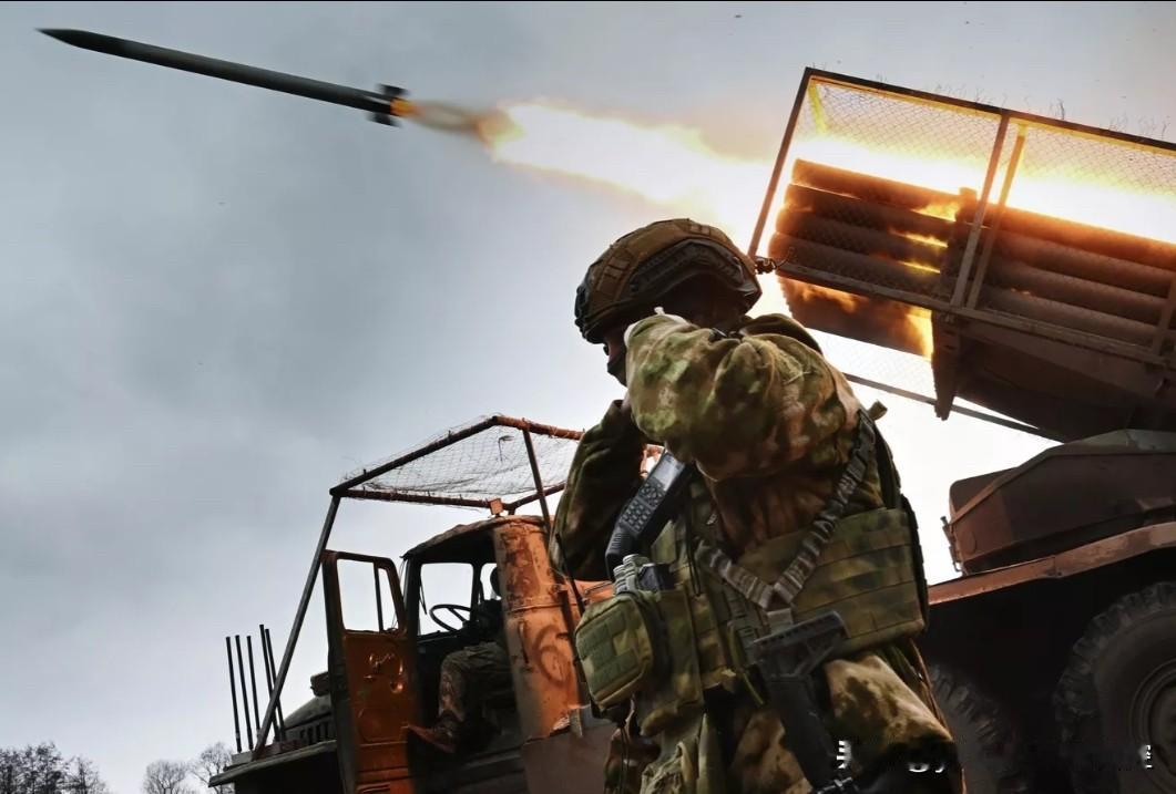 俄军东部集群新闻中心11月14日发布消息：东部集团军部队军人继续以高昂