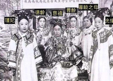 隆裕太后为何会嫁给了自己的表弟？她的一生十分悲惨，被丈夫厌弃、被太监操控，最后