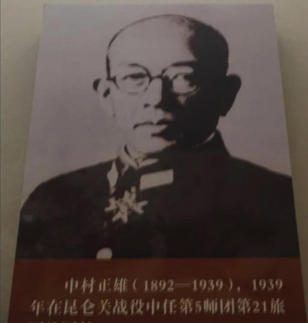 1939年，日军少将腹部中弹，军医刚用刀子划开其肚皮，谁知一枚炮弹却打了过来，掀