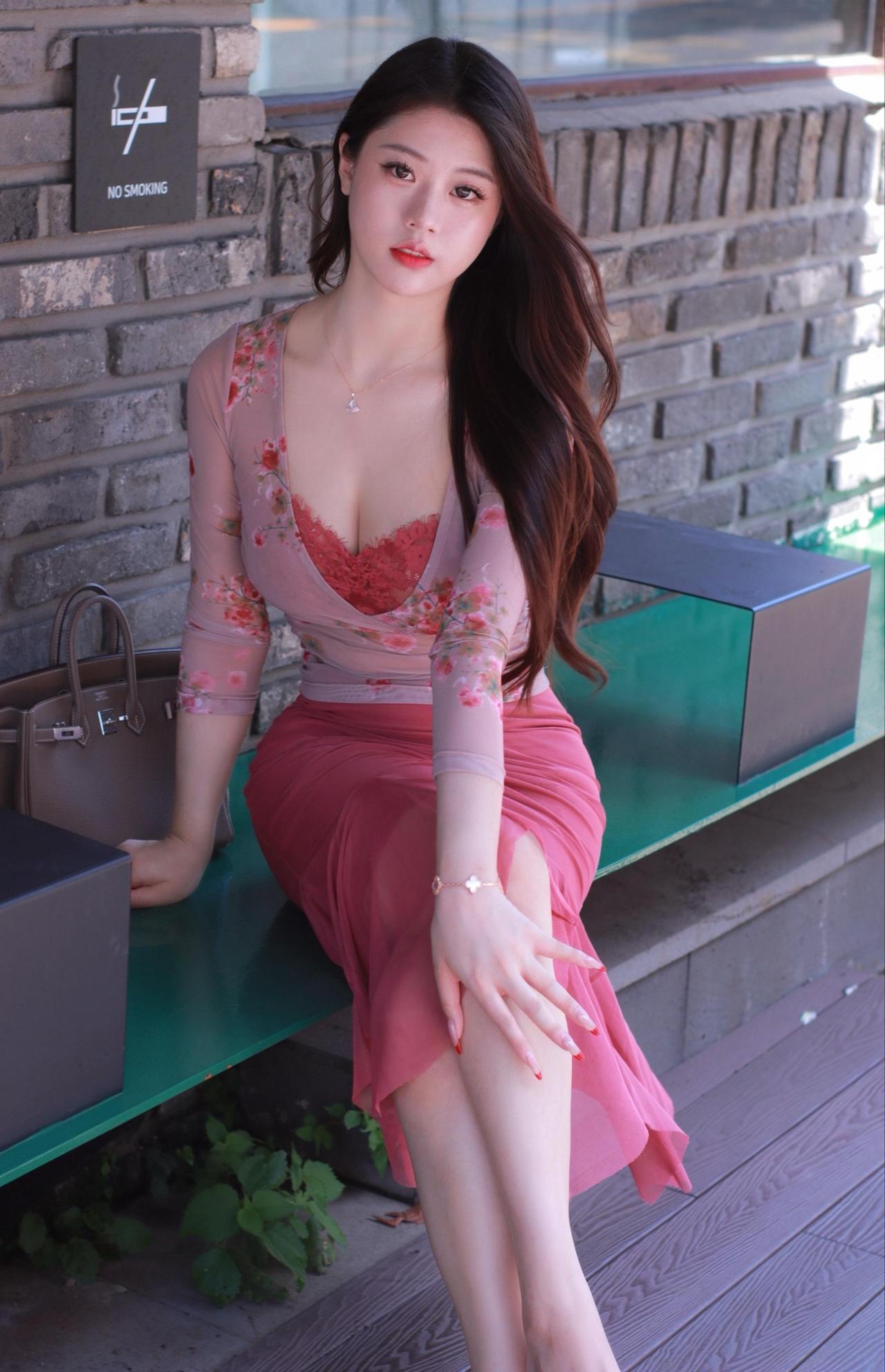因为幸福而闪闪发光。