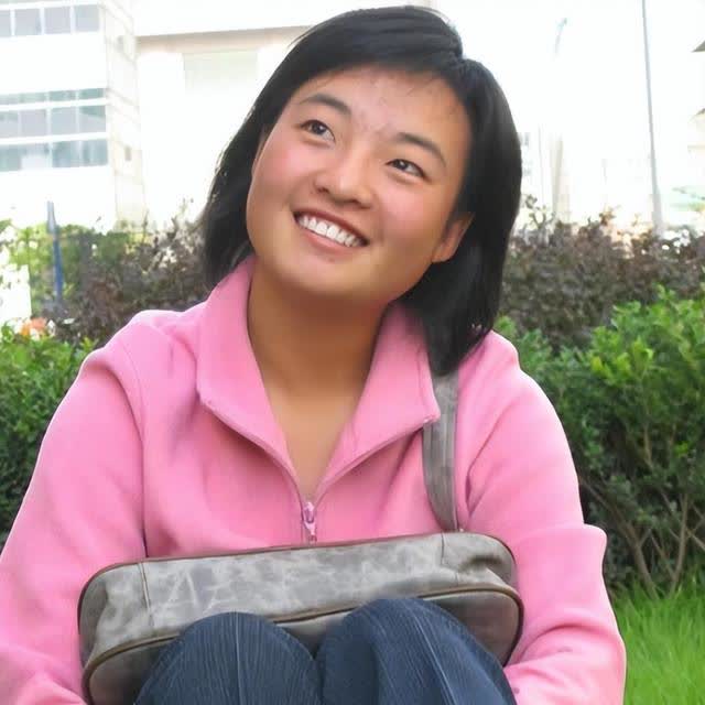 1998年，河北14岁喂猪女孩因演电影一夜爆红，可是作品获奖后导演却对她说：“你