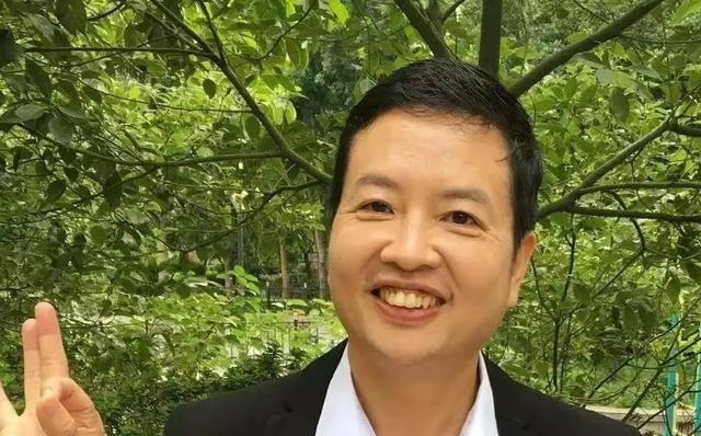 2005年，“臭嘴”宋祖德竟然在节目中爆料：刘亦菲曾在美国做过BX手术，所以一直