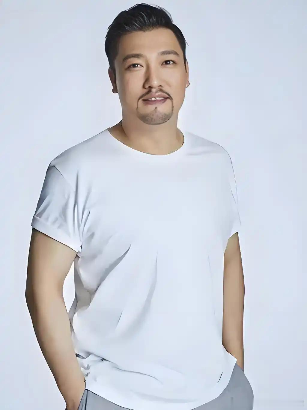 贾冰私人饭局被偷拍这事儿让我想起毕福剑，在私人饭局上说段子，遭人偷拍，视频流传