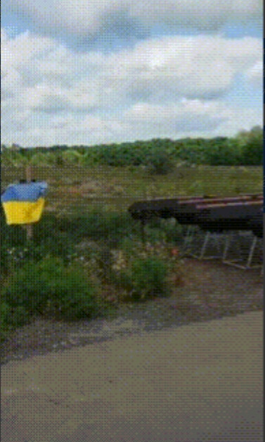乌军士兵拍摄画面展示了他们正在集体埋葬遭俄军打击阵亡的战友，看这规模怎么也有一