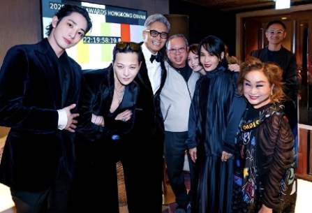 权志龙真会摆造型，李洙赫也是帅的不行了