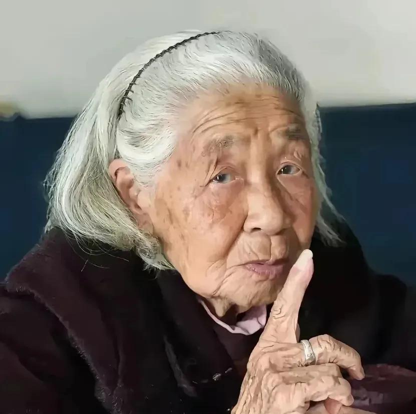 老了以后，才发现1.有儿子的家庭，不管儿子有没有出息，父母都会张罗他的人生