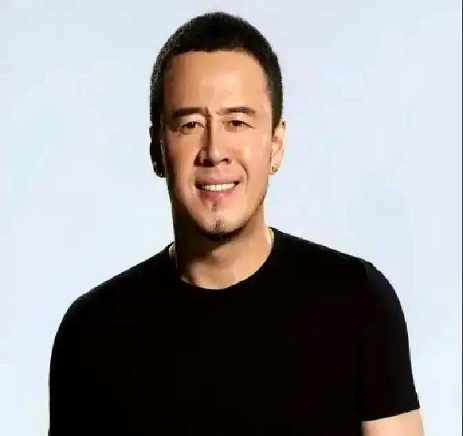 刚刷到杨坤的旧情瓜，我手机差点掉锅里——原来当年那英撮合张惠妹给他，俩人情没成，