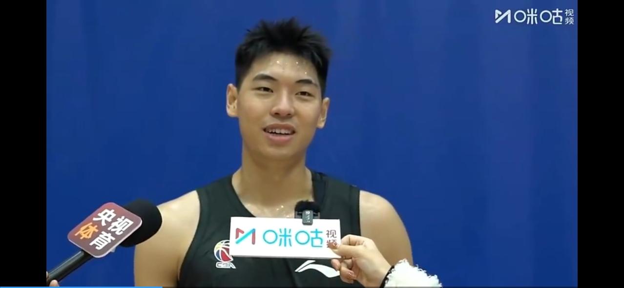 央视咪咕采访崔永熙，说徐杰腼腆还很热情，这不单纯是拉闲话徐杰就像儿童团他，