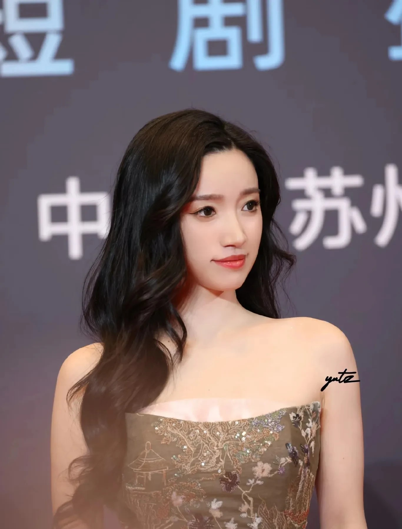 我有种预感，短剧要走下坡路了！因为让这样的人来演女主怎么想的？一看见她的嘴，就受