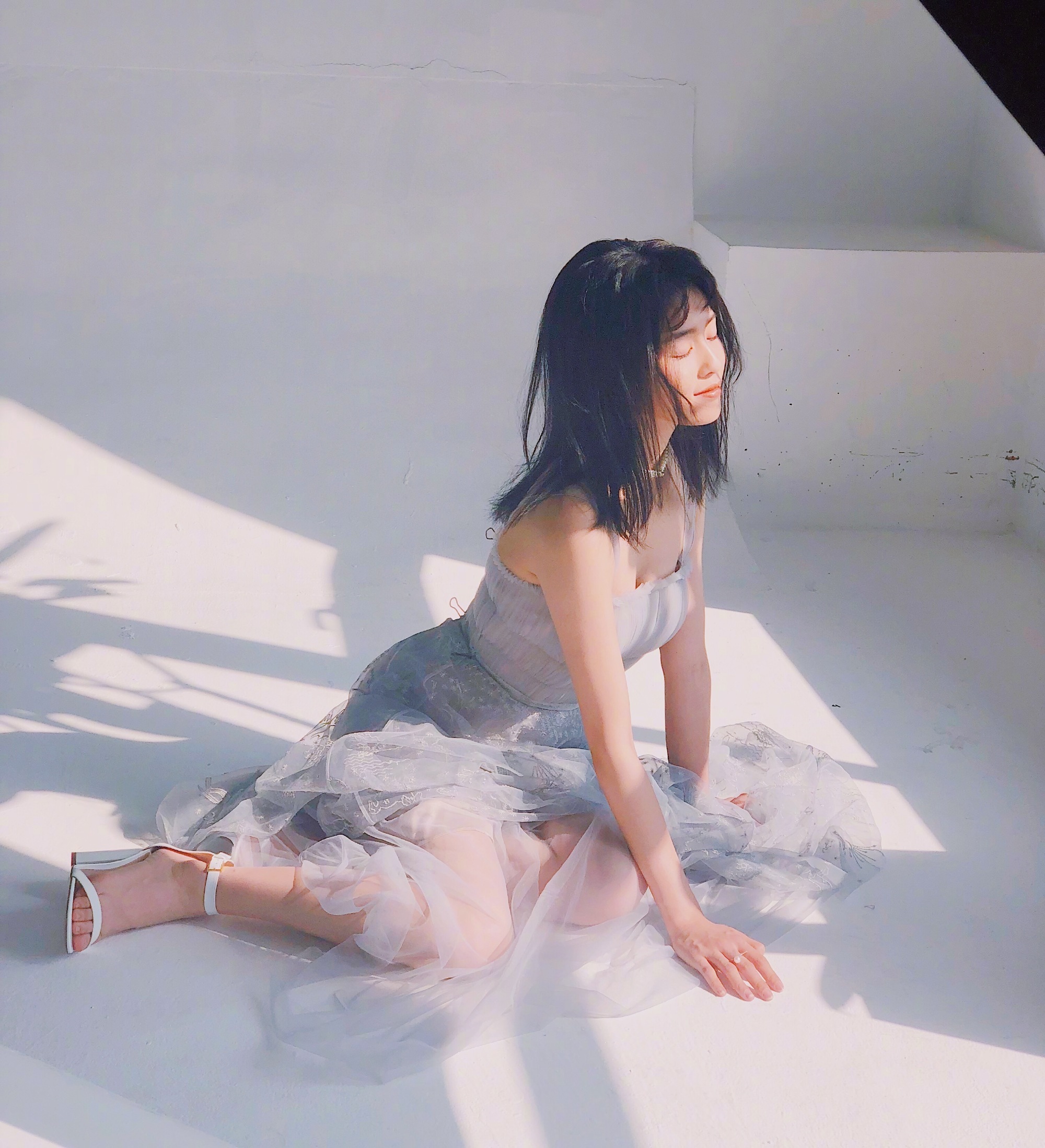 白鹿，纱裙少女，真的好甜好美。白鹿
