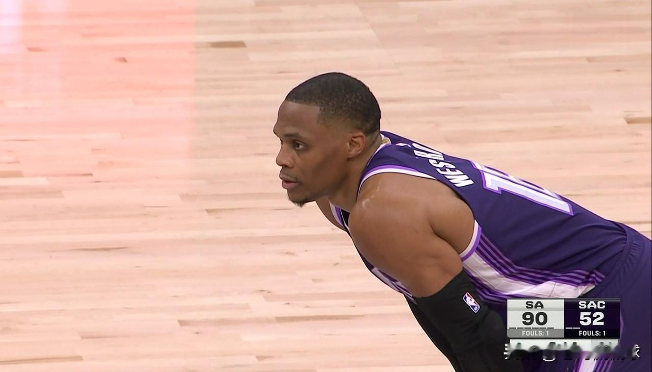 国王老将威斯布鲁克真是痴迷于刷助攻！在今天国王主场以104：132惨败于马刺的比