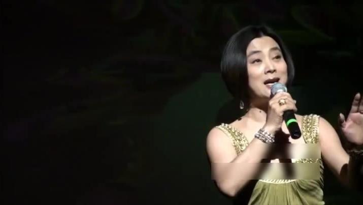 甜歌皇后李玲玉,现场演唱《美人呤》甜美的好