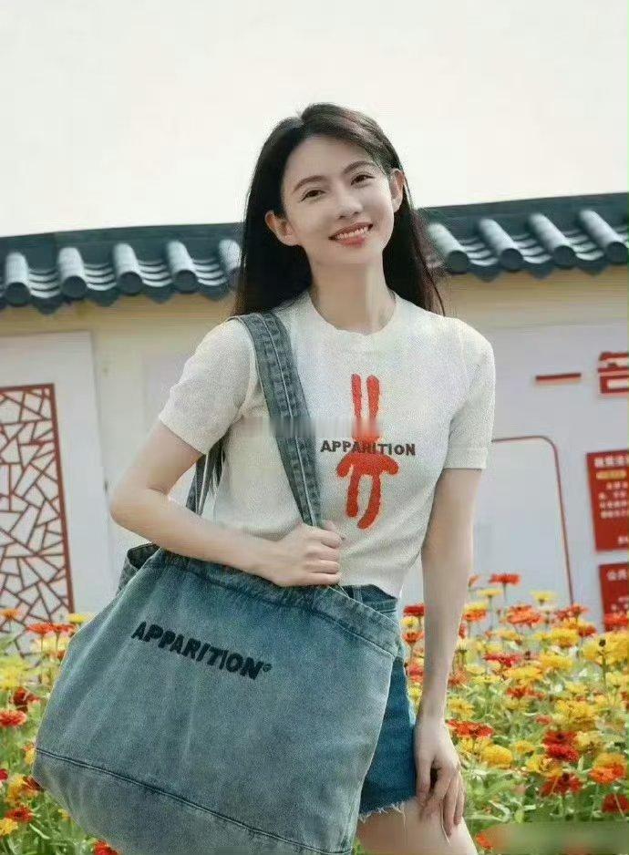 爱情公寓里的诺澜现在长这样