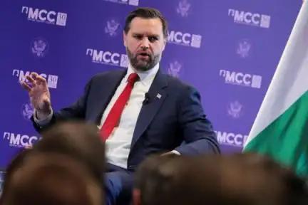 美国副总统万斯公开表态，怒斥乌克兰总统泽连斯基的无耻行径。他表示，自己直到近日才