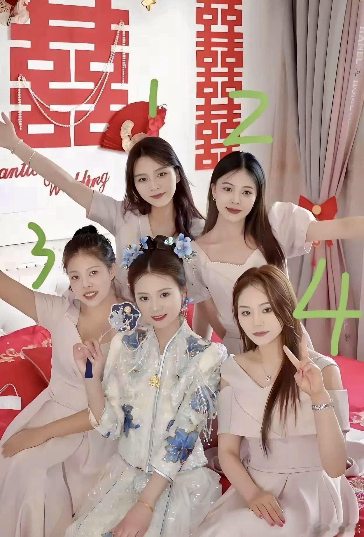 四个伴娘都没对象，给你一次和他们相亲的机会，你会选择和谁相亲？