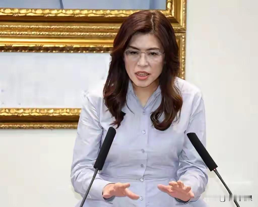 郑丽文作为国民党主席真是窝囊透顶。国民党的重要人物韩秃公然羞辱另一位国民党党