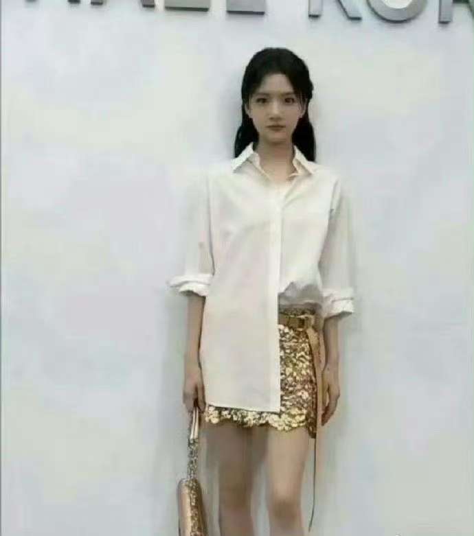 我丢，任敏好恐怖，大腿是我见过最细的了，快和小腿一般粗细了