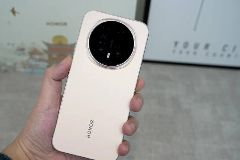 虽然没买Pro版，但用了一个月的荣耀Magic8标准版，确实没后悔！1.大