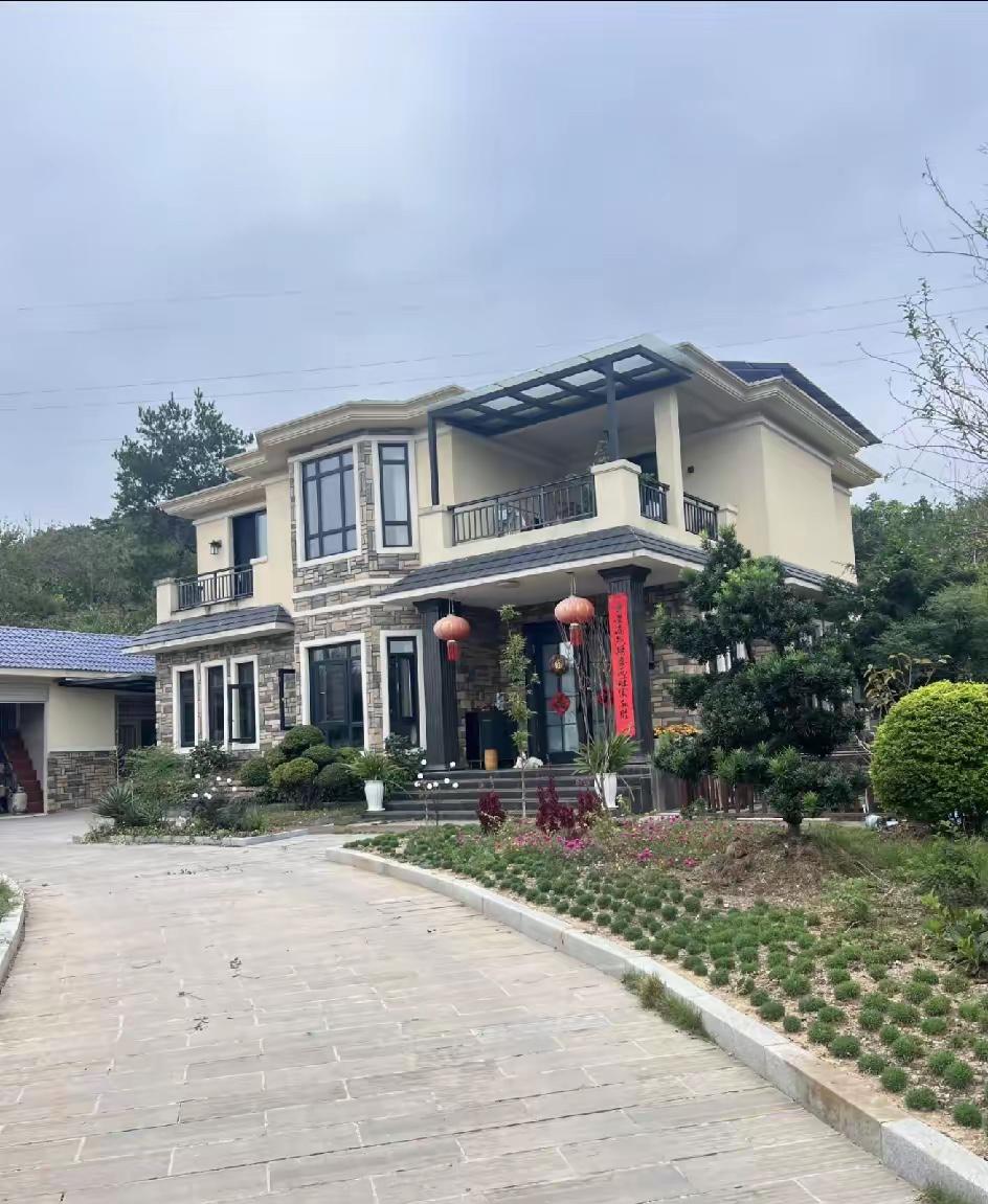 国庆回老家，发现很扎心的现实：没上大学的发小拖家带口，读本科研究生的大多单身
