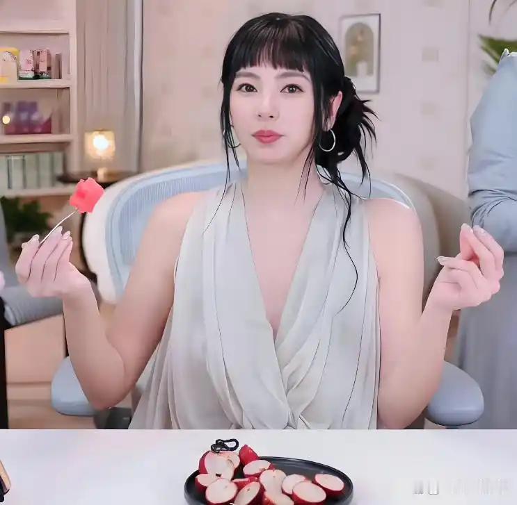 没人觉得张雨绮可怕吗？38岁的她尝试幼态妆，竟然毫无违和感，网友直呼认不出，是审