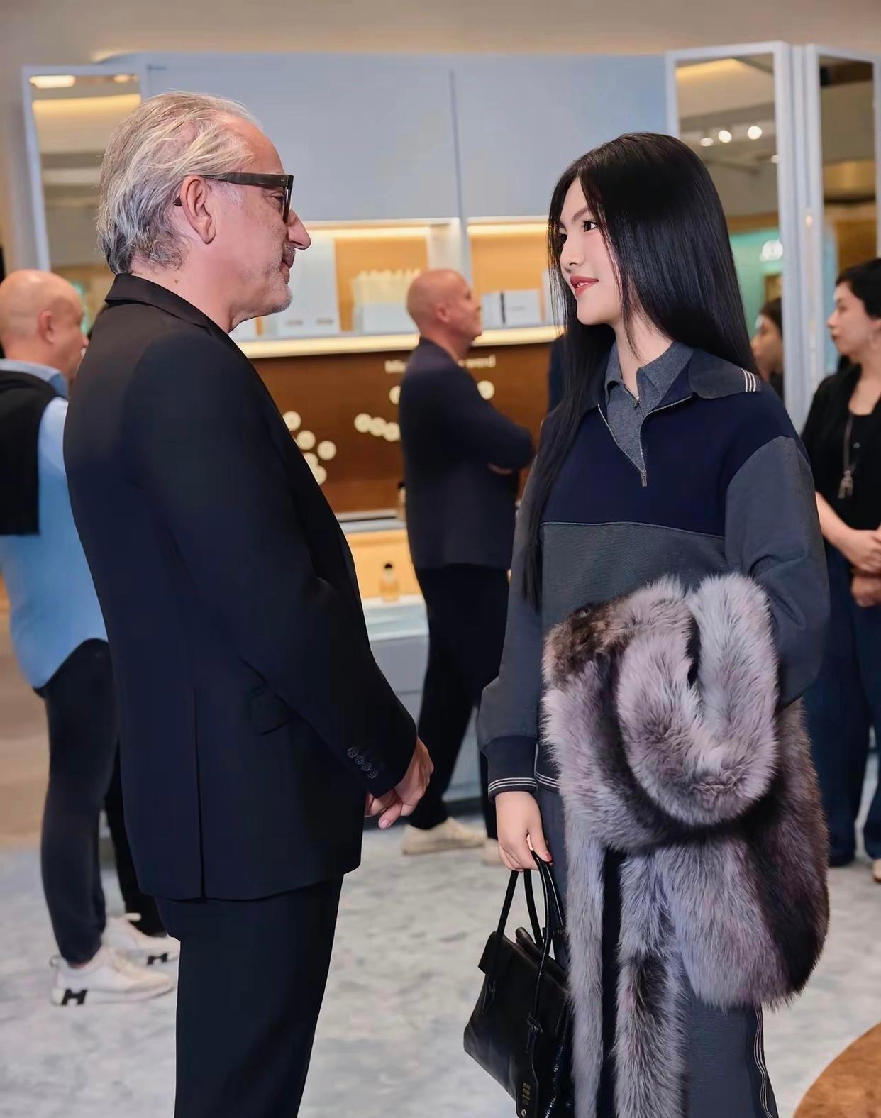 王诗龄精修图总是比生图看着瘦好多​​​