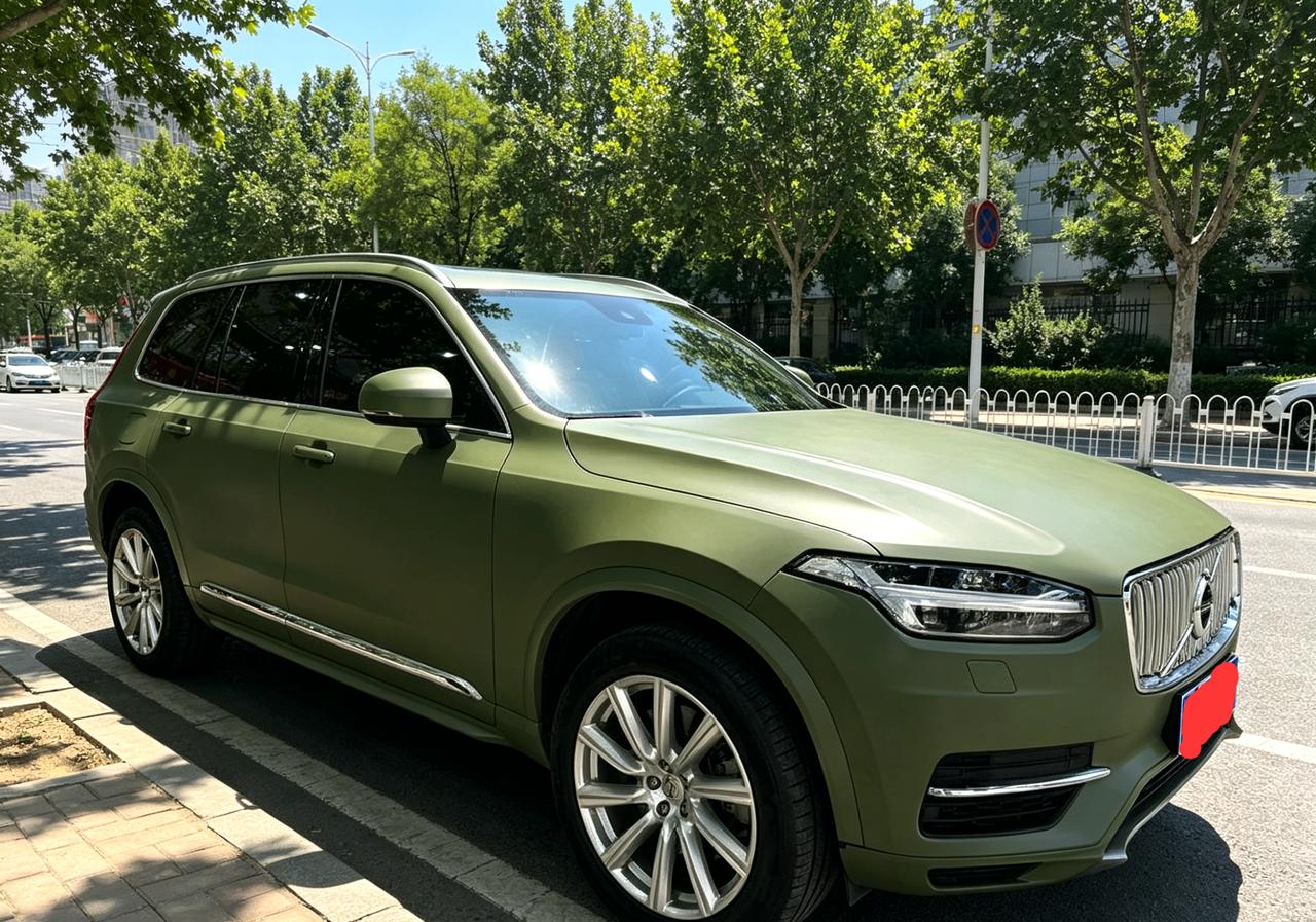 如果你让我给沃尔沃xc90挑毛病的话，我只能挑这个车真的是挺老气的。似乎别的也没