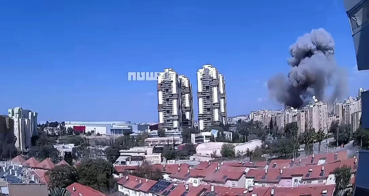 当地时间今天早上10点46分11秒，一枚伊朗导弹击中以色列内盖夫沙漠北部城市贝尔