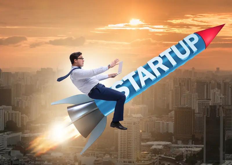 年轻人逆天改命的方式：​1.单位2.创业3.做大做强这就是普通人