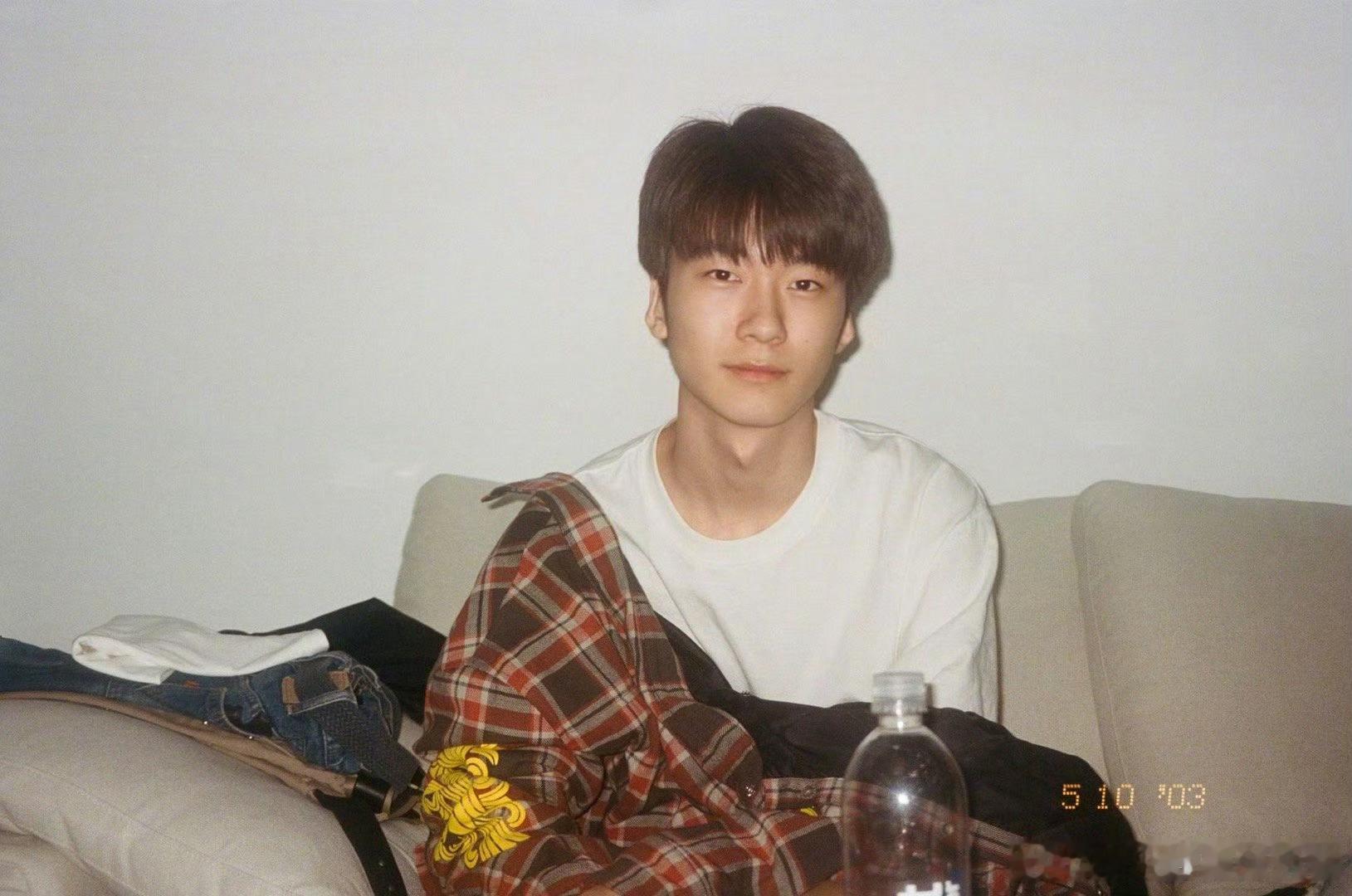 张亮儿子晒出近照，在美国庆祝18岁生日