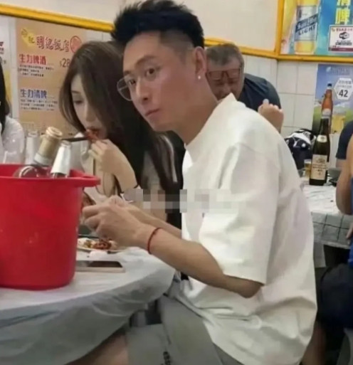 终于知道，他为什么和张嘉倪离婚了啊。[捂脸哭][捂脸哭][捂脸哭]