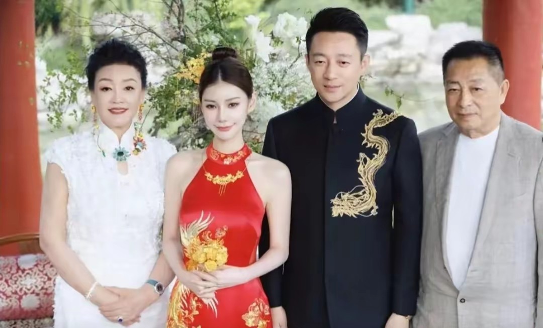 马筱梅和大S的关系最近成了热议话题。之前大家都以为她们水火不容，毕竟一个前妻一个