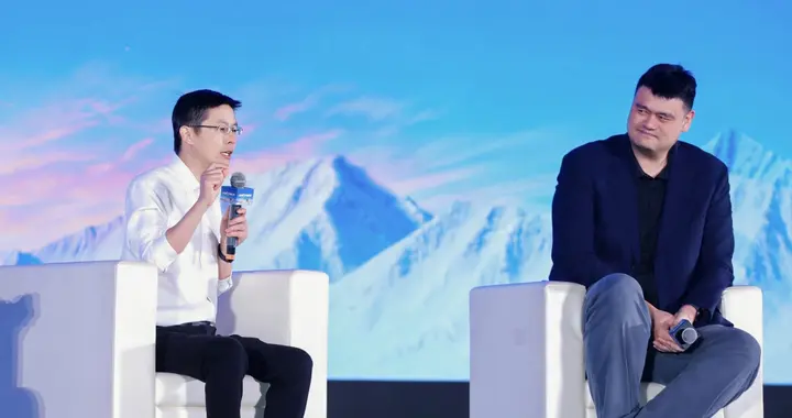 姚明: 机器人打篮球能不能做假动作? 王兴兴: 它会预判对面的动作, 但需要限...