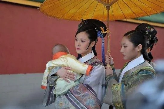 1691年，15岁的宋氏被选为雍正的试婚格格，她奉命成为雍正男女之事“启蒙导师”