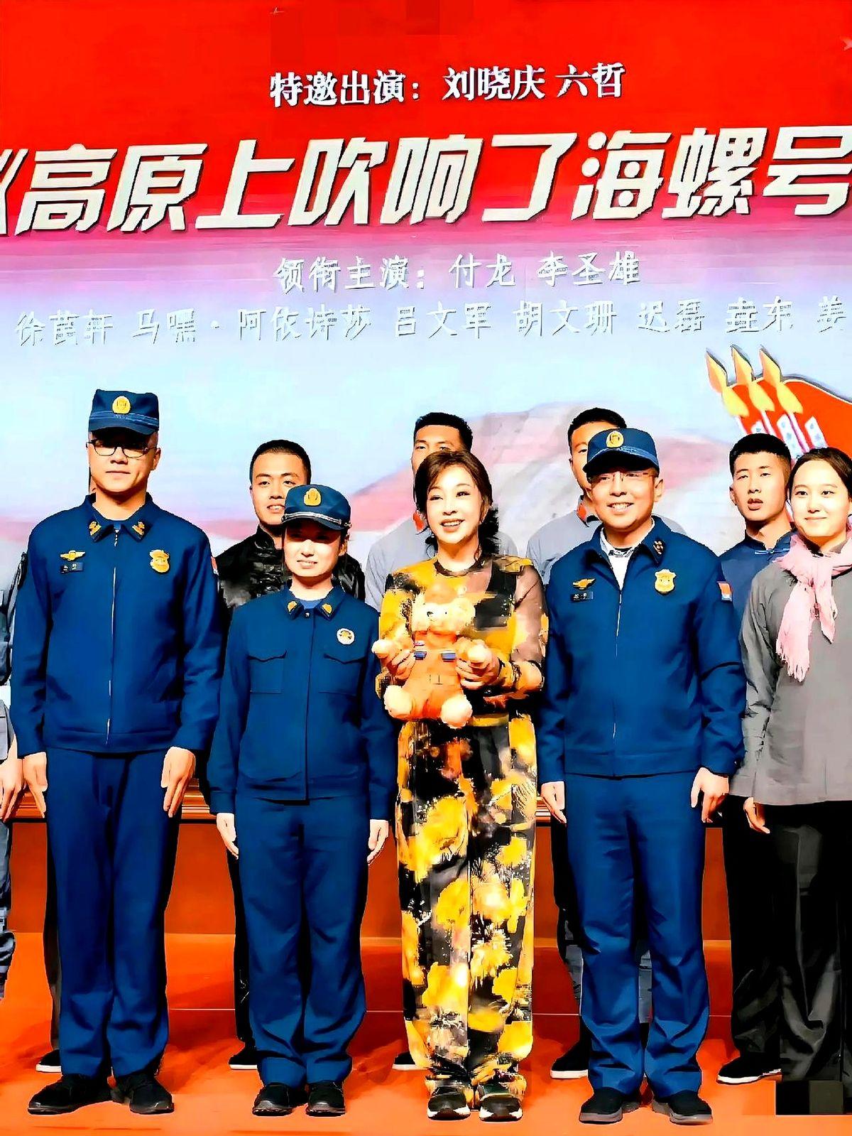 75岁的刘晓庆又上热搜了，这次是因为新戏演少女。前阵子她还顶着无修图里皱巴巴