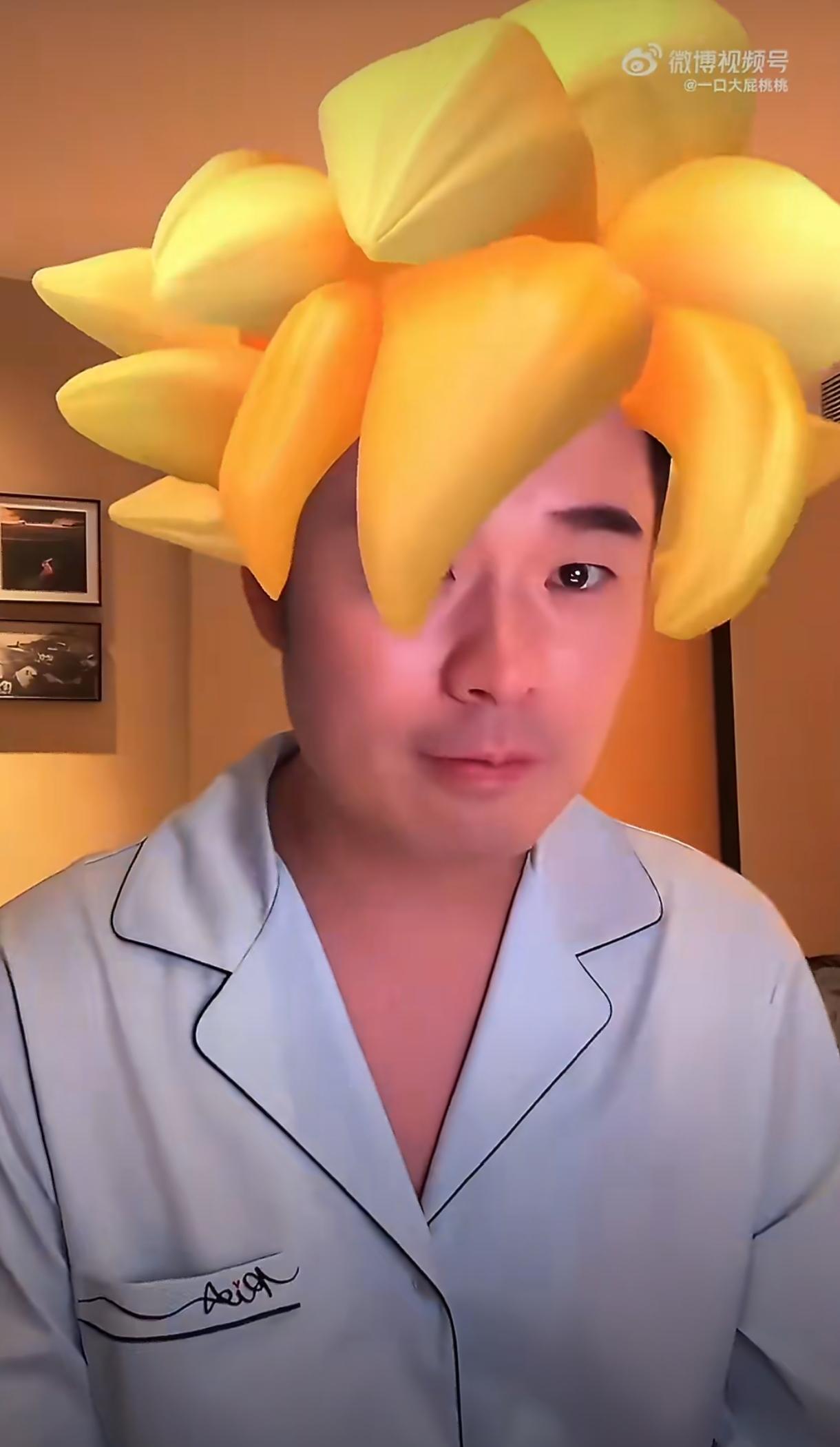 陈赫直播被问李晨被欺负，当场笑着反问：谁能欺负得了李晨啊？语气轻松调侃，其实心