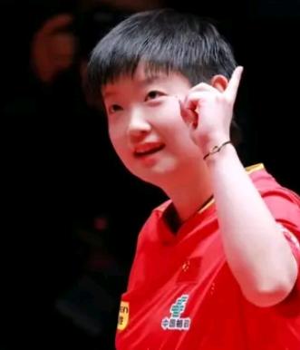 仅仅夺冠一天日媒忍不住评价“绝对女王”新加坡翻盘赢下王曼昱这是孙颖莎拿