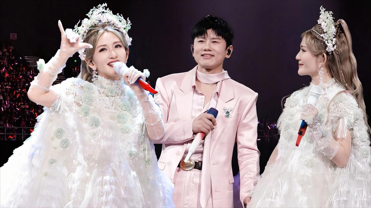小沈阳开演唱会忍了，岳云鹏开演唱会也忍了，但谢娜开演唱会，这次让人忍无可忍了。谢