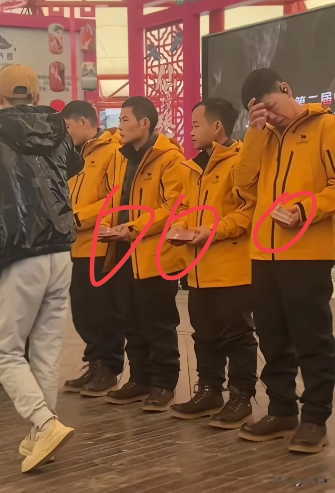 七星山荒野求生这波操作太圈粉了14位选手在山里硬扛41天熬过零度严寒，原定