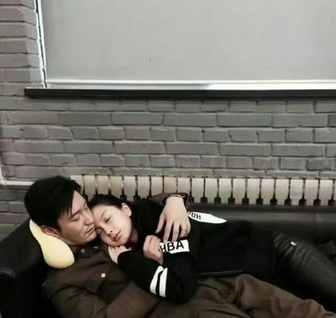 黄晓明以前对baby是生理性喜欢吧，保护欲爆棚现在一别两宽，黄晓明也另寻他欢，